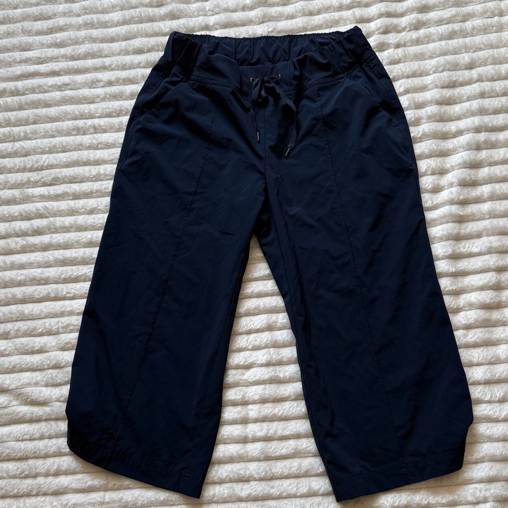 Athleta size 4 cropped navy pants